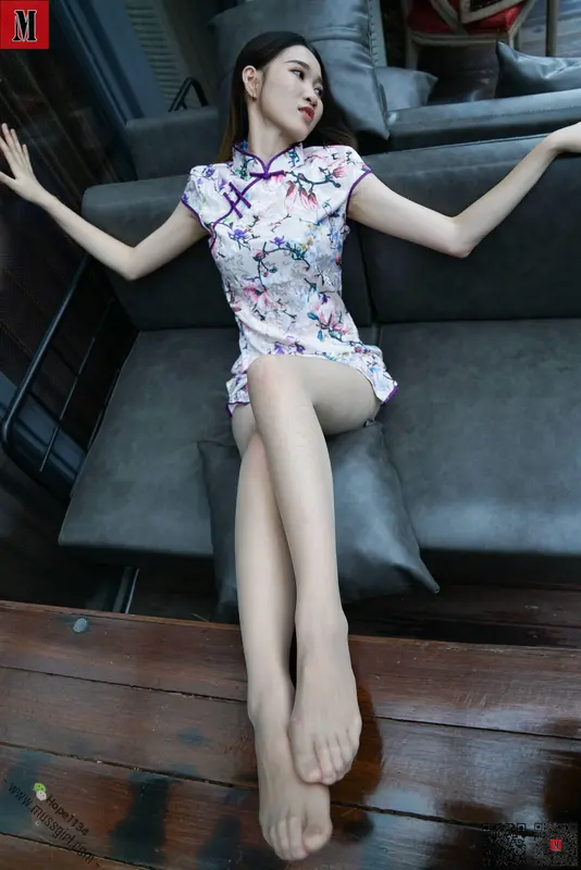 [MussGirl慕丝女郎] NO.224 户外碎花旗袍肉丝 - 慕丝女lang