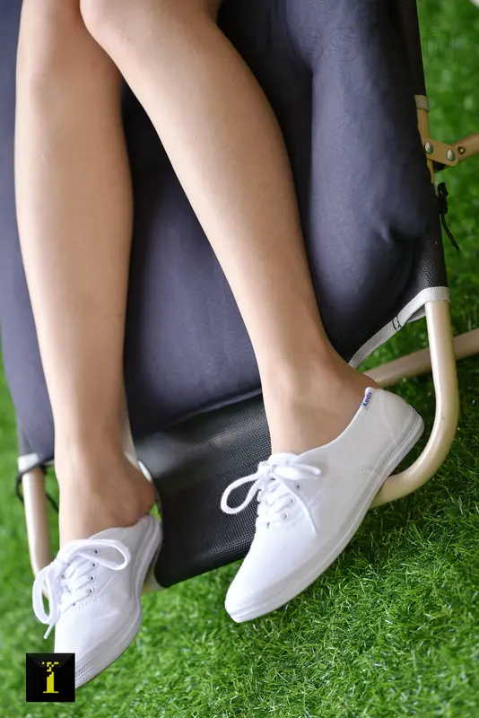 [IESS异思趣向] 普惠集 151-信子的JK和小白鞋 - IESS